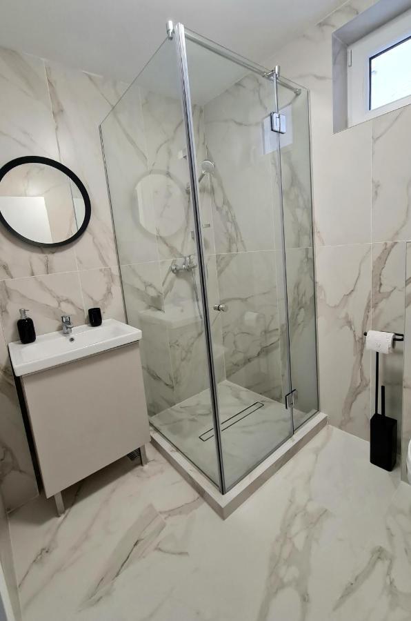 Dolphin Apartment Near Neversea Beach كونستانتا المظهر الخارجي الصورة