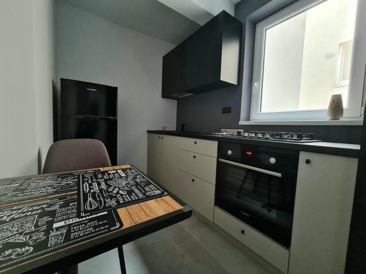 Dolphin Apartment Near Neversea Beach كونستانتا المظهر الخارجي الصورة